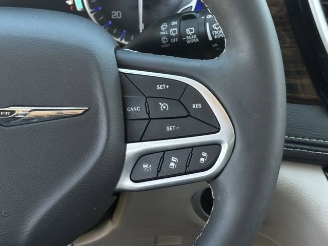 Used 2024 Chrysler Pacifica Limited image 9