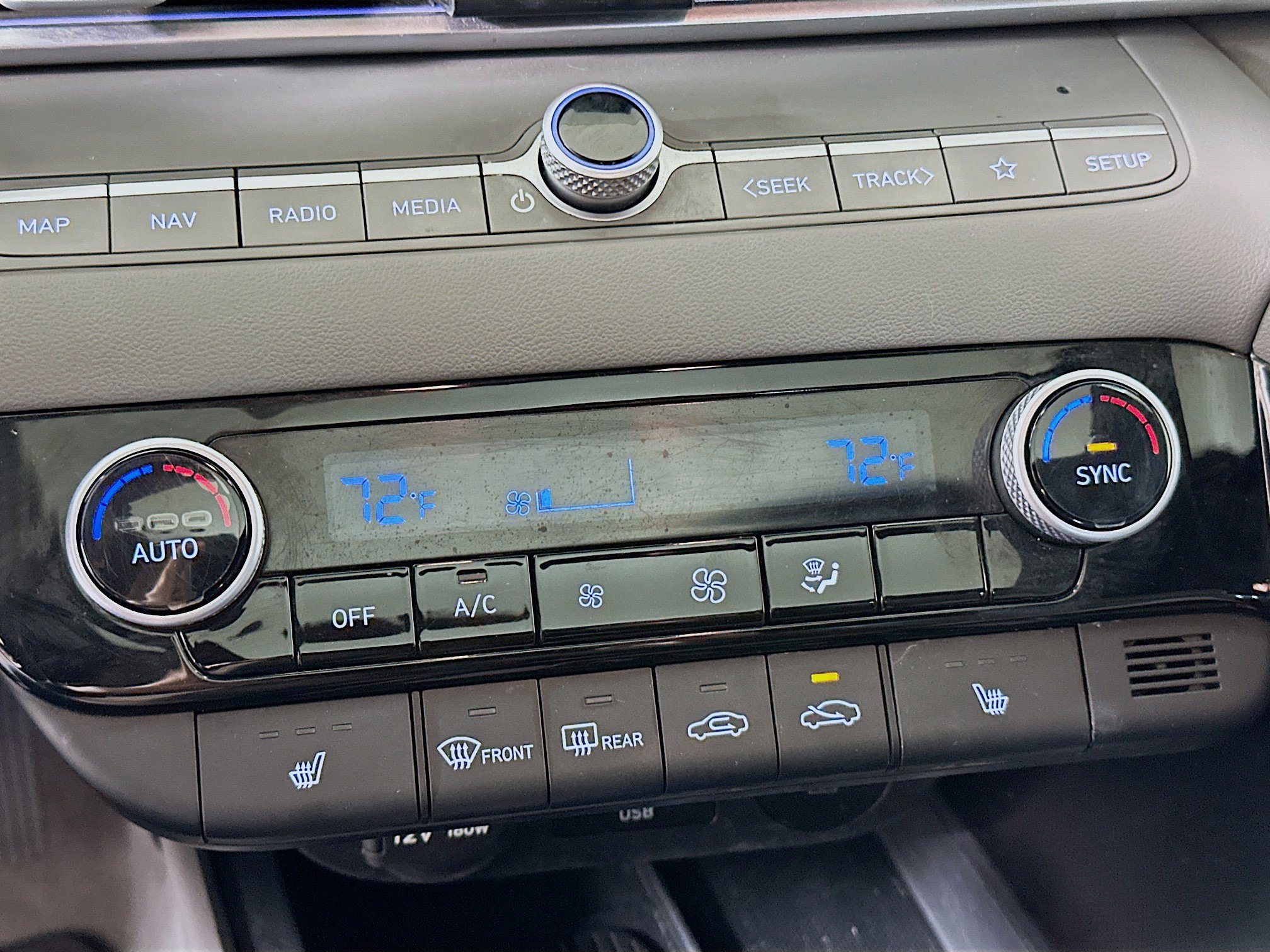 Used 2025 Hyundai Elantra SEL image 24