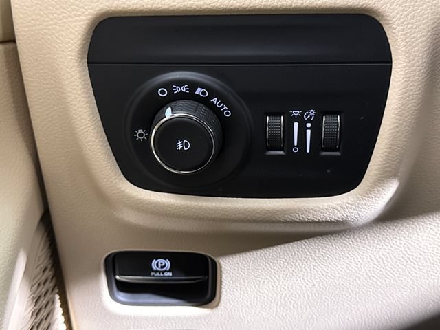 Used 2023 Jeep Grand Cherokee L Limited AWD/4WD image 42