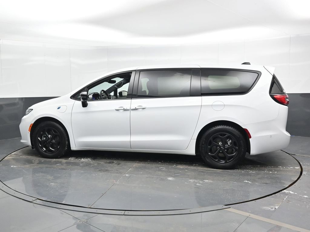 Used 2024 Chrysler Pacifica Select image 8