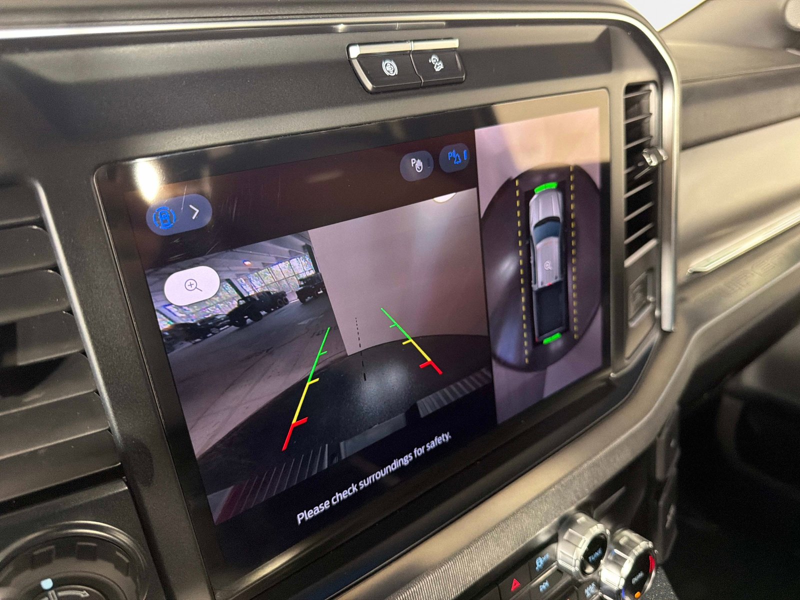 Used 2025 Ford F250 Platinum AWD/4WD image 46