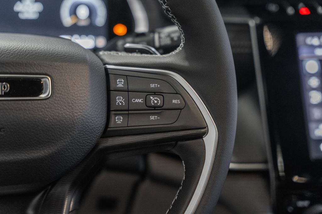 New 2025 Jeep Grand Cherokee Altitude image 28