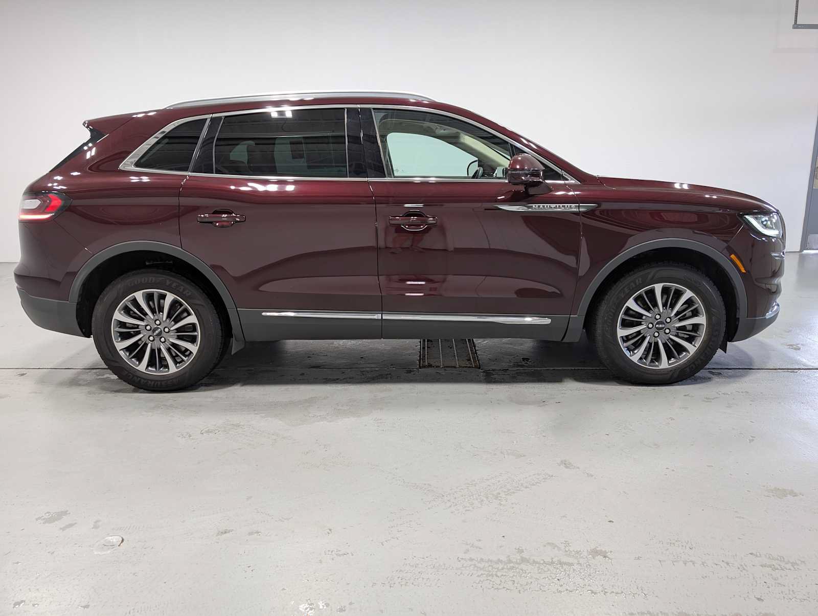 Certified 2022 Lincoln Nautilus Reserve w/ Class II Trailer Tow Package AWD/4WD image 7