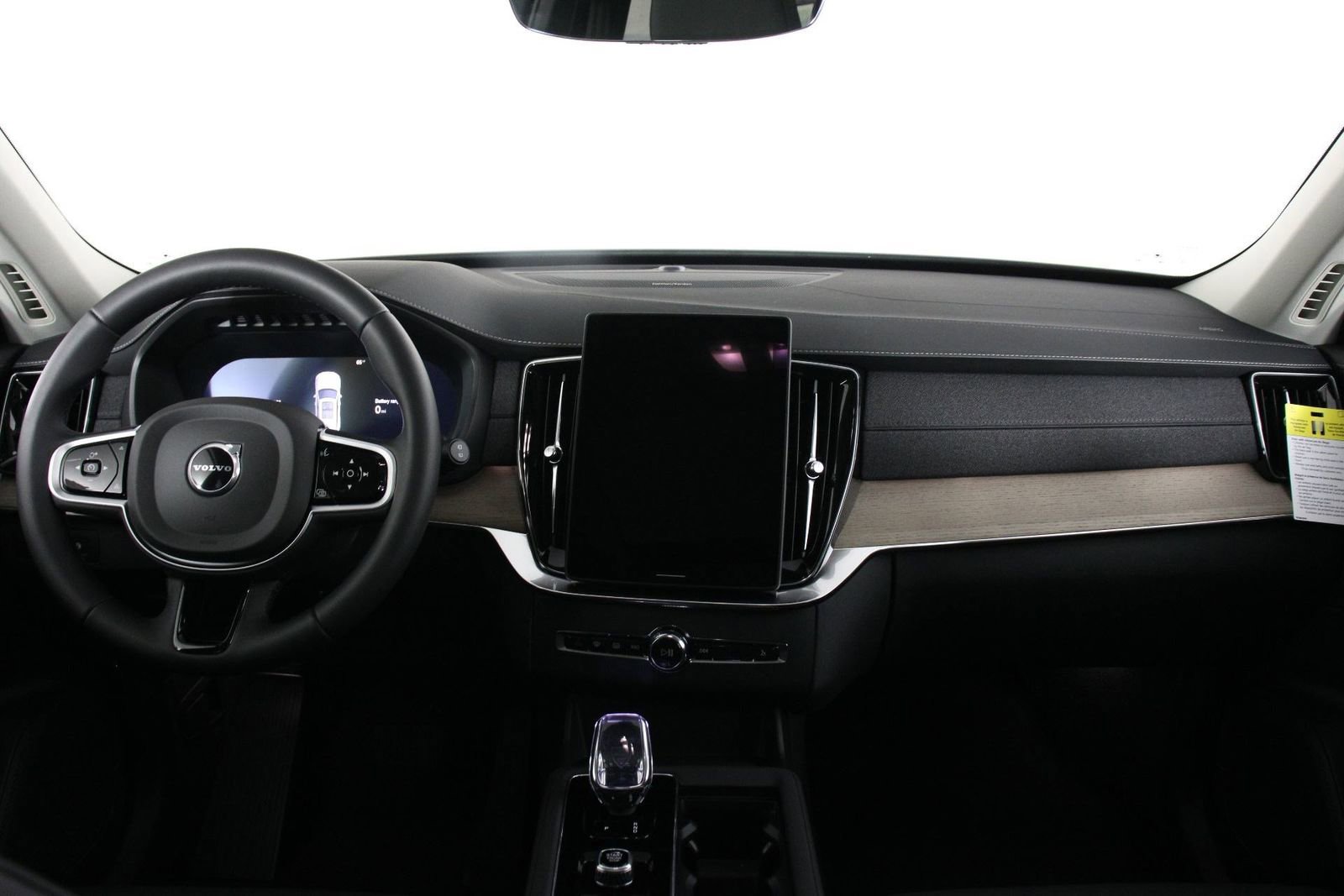 New 2026 Volvo XC90 T8 Plus w/ Protection Package Premier image 5