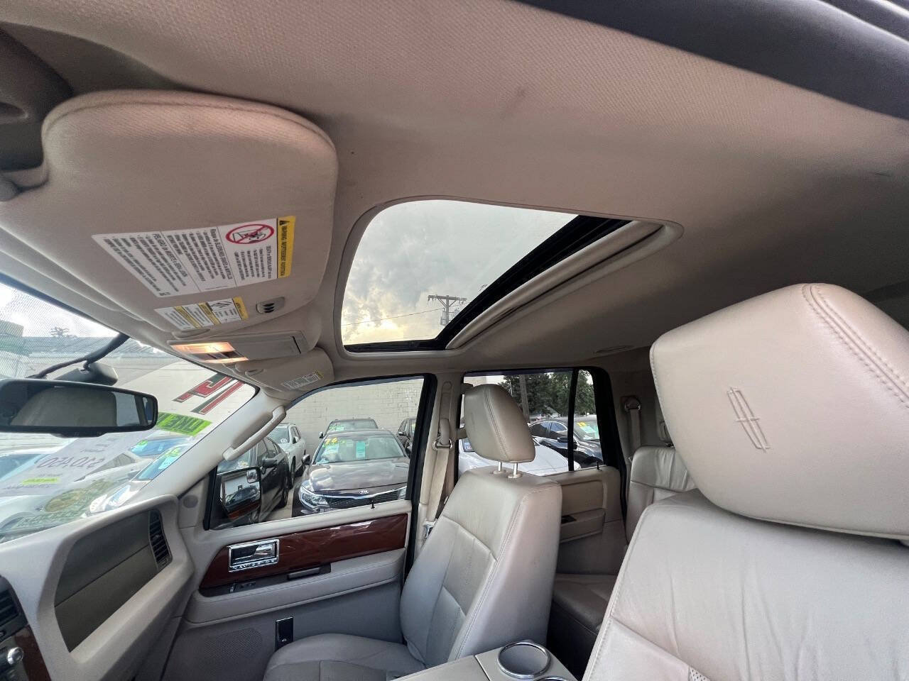 Used 2014 Lincoln Navigator L 4WD image 18