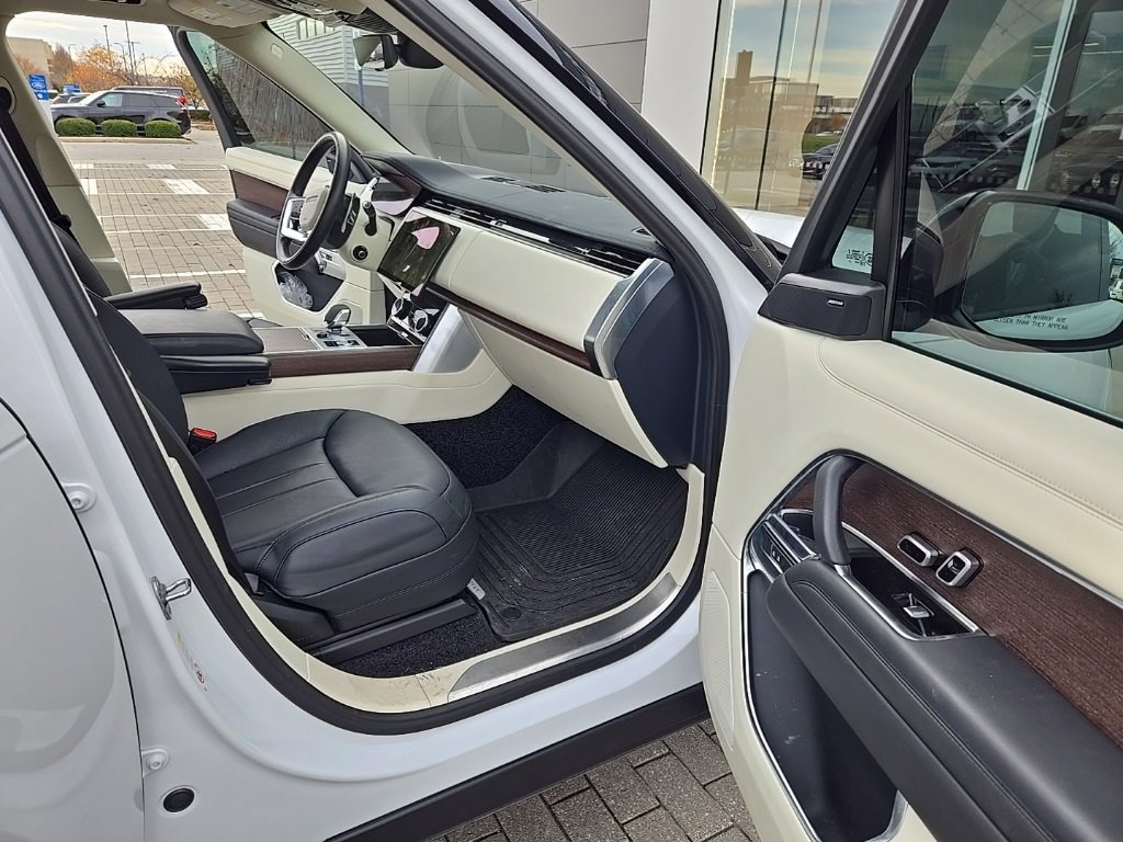 Used 2023 Land Rover Range Rover SE image 20