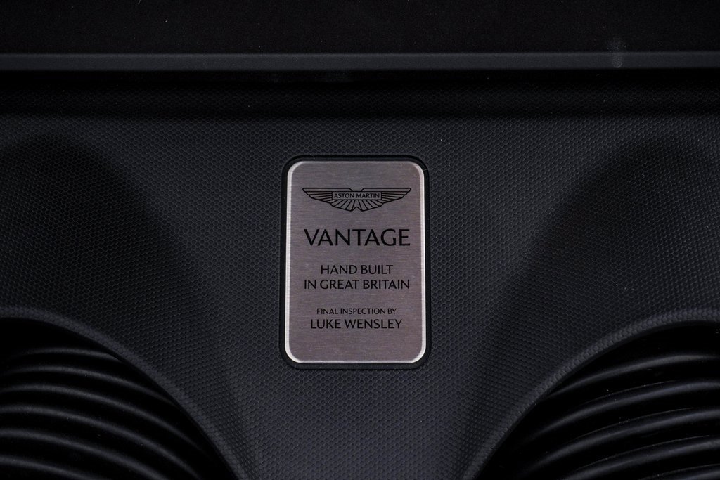 Used 2025 Aston Martin V8 Vantage Coupe image 34