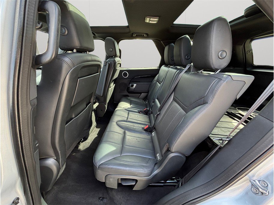 Used 2018 Land Rover Discovery SE image 35