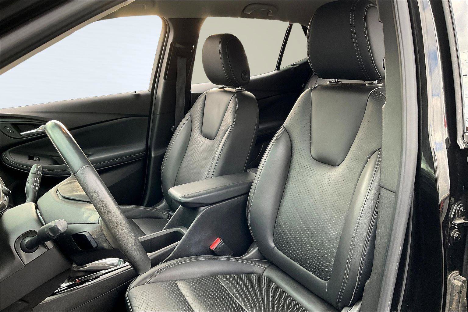 Used 2022 Buick Encore GX Essence w/ Advanced Technology Package image 24