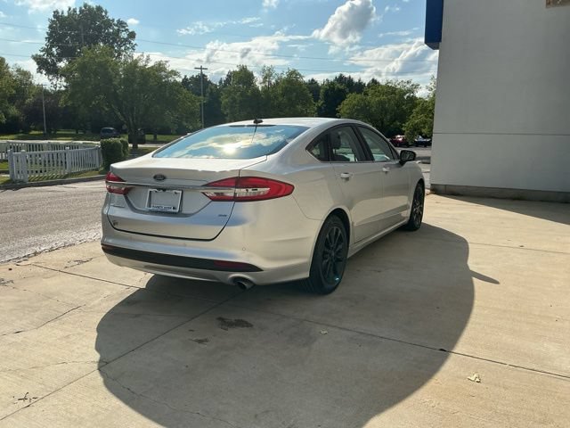 Used 2017 Ford Fusion SE w/ Fusion SE Technology Package FWD image 7