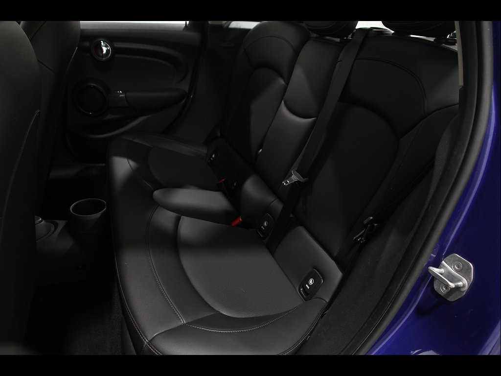 Used 2020 MINI Cooper 4-Door Hardtop FWD image 16