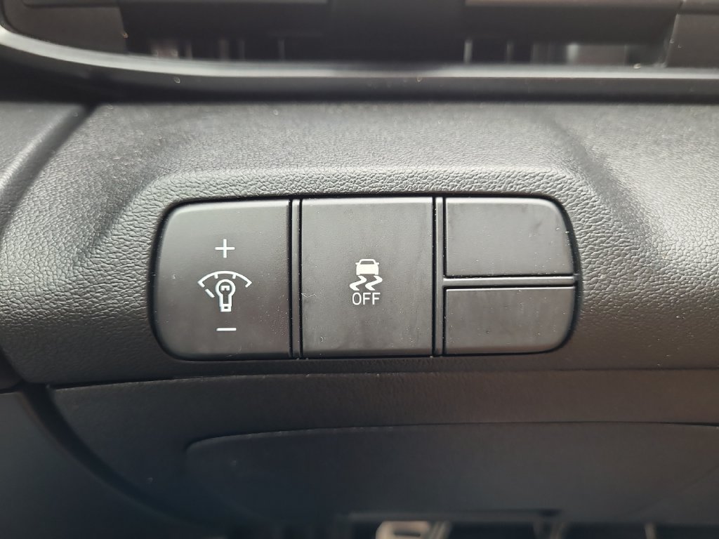 Used 2025 Hyundai Elantra Sport FWD image 18
