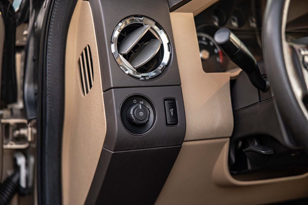 Used 2011 Ford F350 XLT w/ Camper Pkg image 18