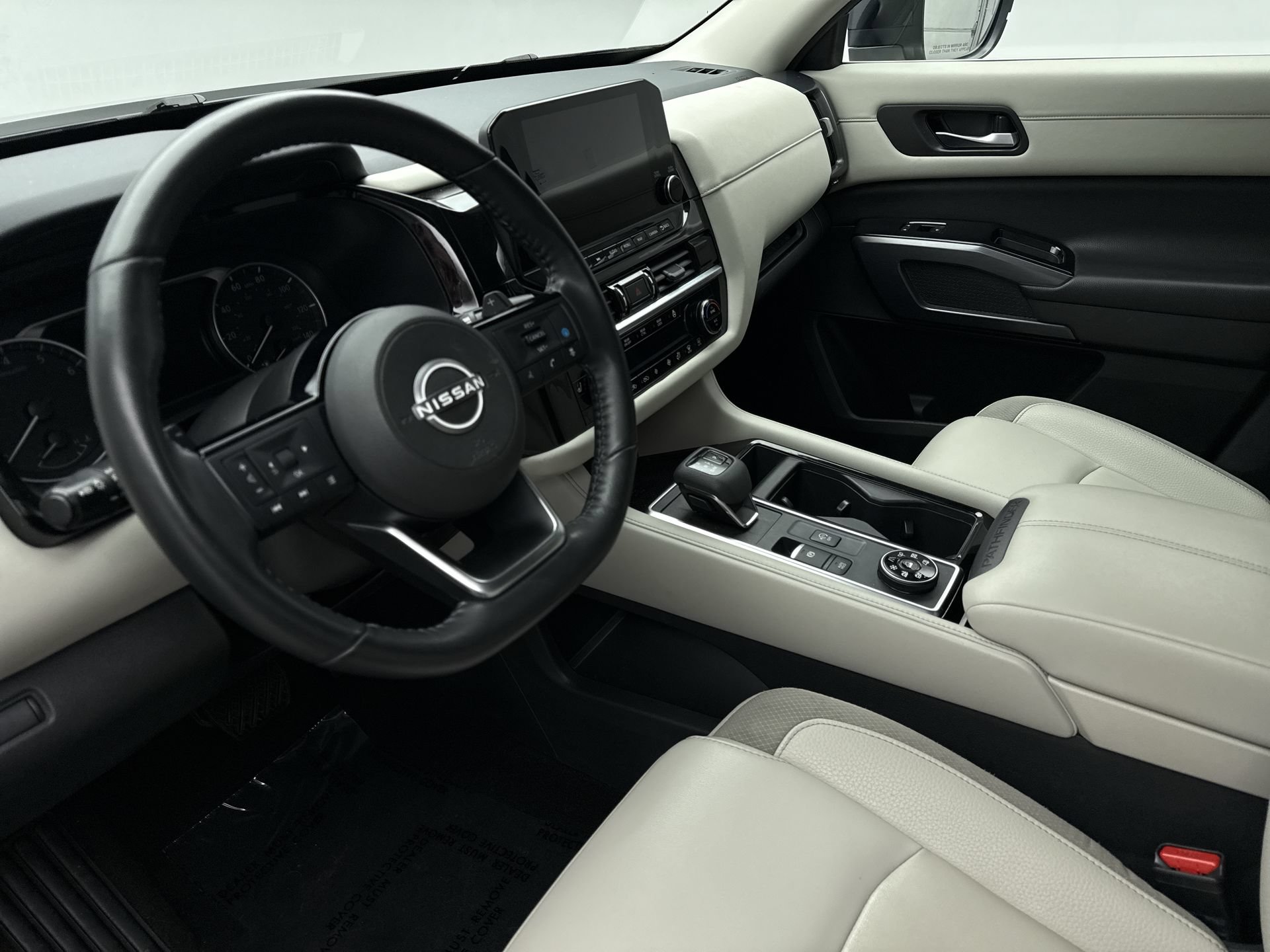 Used 2023 Nissan Pathfinder SL AWD/4WD image 10