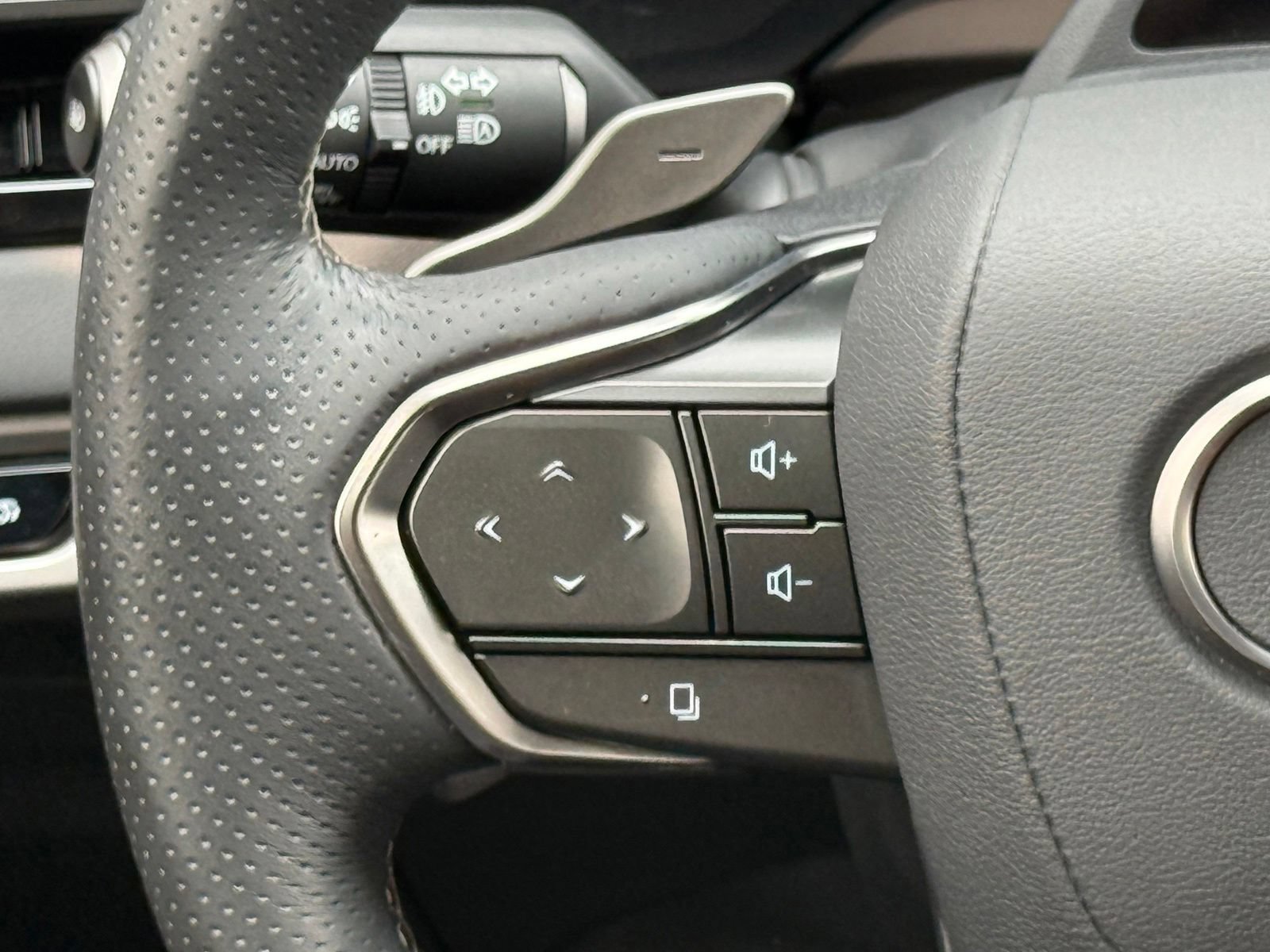 Used 2023 Lexus RX 500h F Sport w/ Accessory Package (Z1) AWD/4WD image 37