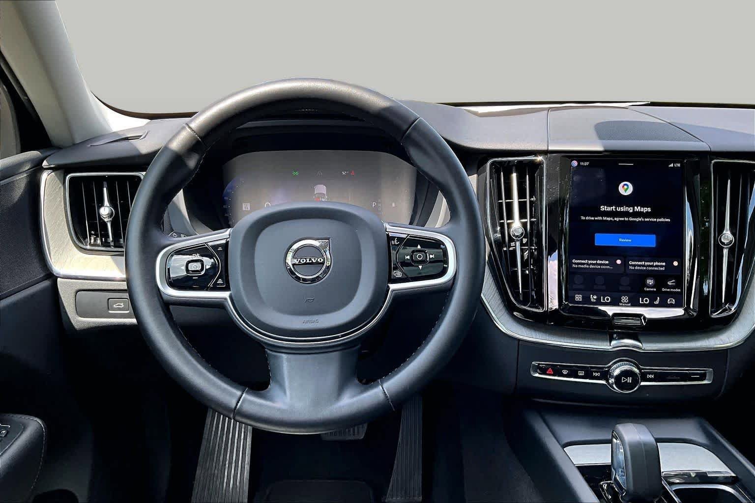 Used 2025 Volvo XC60 B5 Plus AWD/4WD image 6