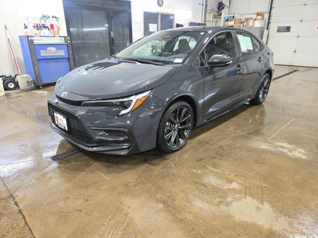 Used 2024 Toyota Corolla SE image 3