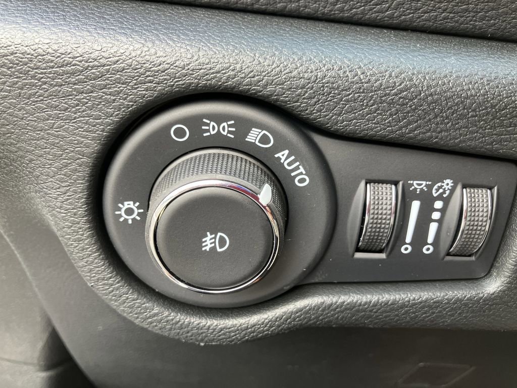 New 2026 Chrysler Pacifica Select image 23