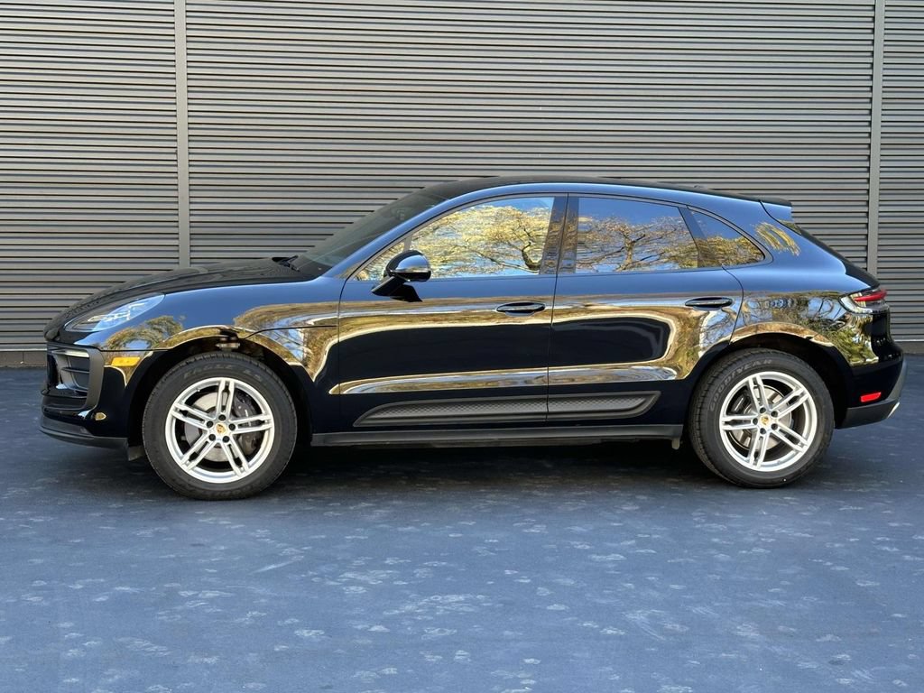 Certified 2025 Porsche Macan AWD/4WD image 2