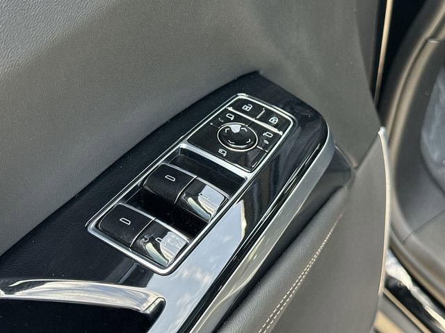 Used 2025 Cadillac Escalade ESV Premium Luxury AWD/4WD image 23