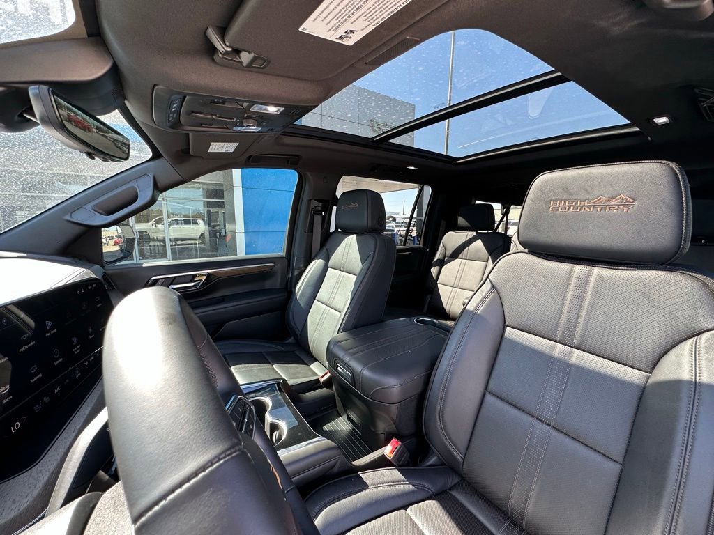 Used 2025 Chevrolet Suburban High Country AWD/4WD image 34