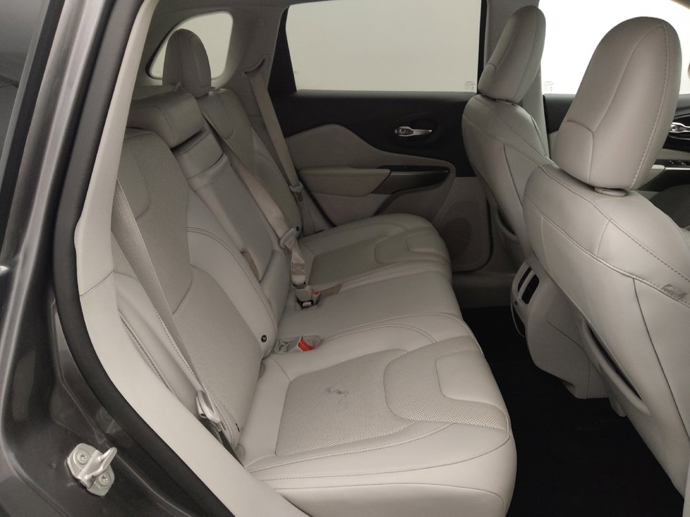 Used 2019 Jeep Cherokee Limited FWD image 19