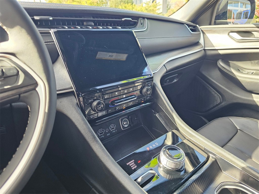 Used 2024 Jeep Grand Cherokee L Limited w/ Luxury Tech Group II image 28