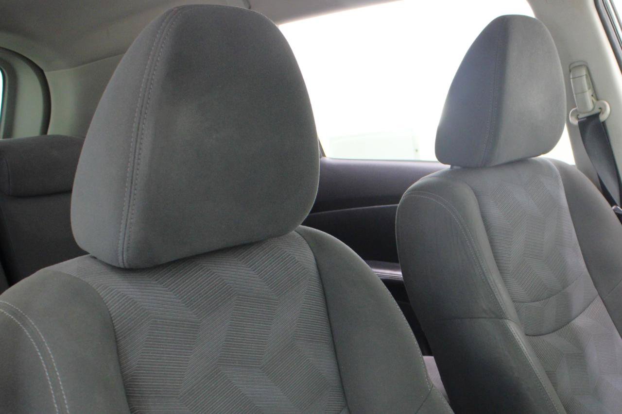 Used 2016 Nissan Rogue SV FWD image 45