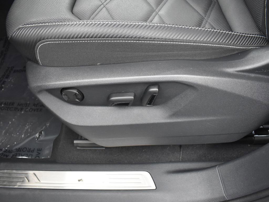 Used 2024 Volkswagen Atlas Cross Sport SE image 13