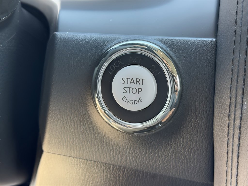 Used 2023 Nissan Armada SL w/ Captain's Chairs Package image 18