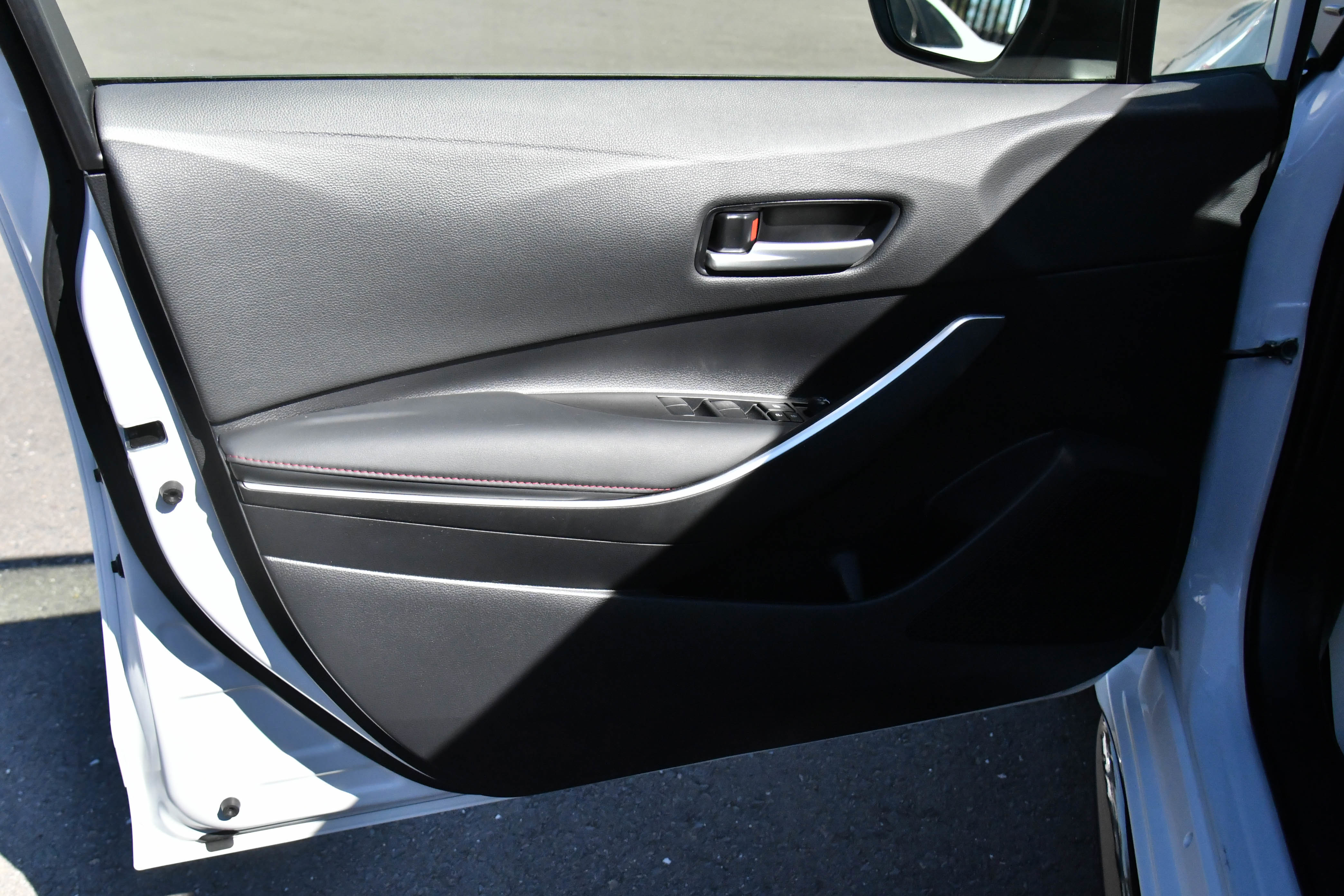 Used 2024 Toyota Corolla SE w/ SE Package image 14