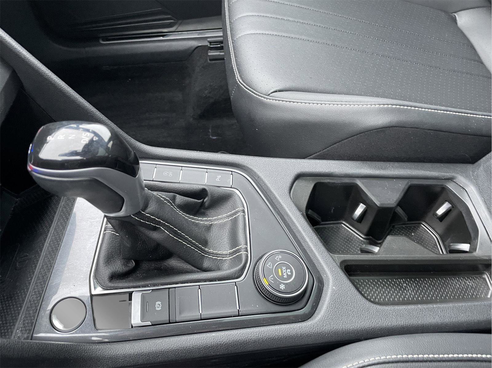 Used 2023 Volkswagen Tiguan SE R-Line image 30