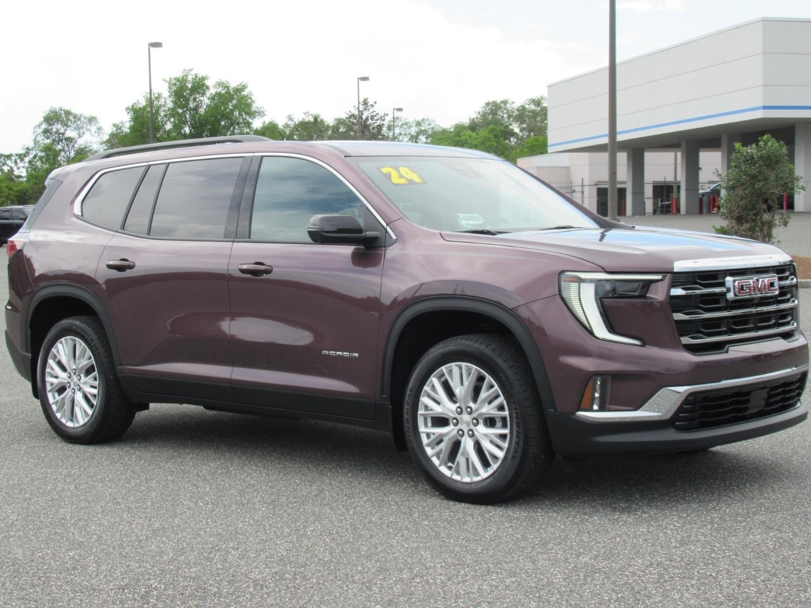 Used 2024 GMC Acadia Elevation w/ Luxury Package FWD image 1