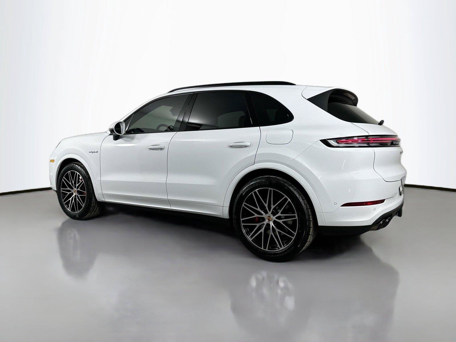 Used 2026 Porsche Cayenne S AWD/4WD image 3