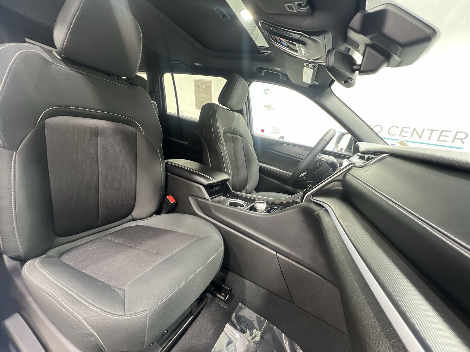 Used 2024 Jeep Grand Cherokee L Laredo w/ Luxury Tech Group I image 25