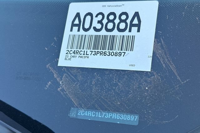 Used 2023 Chrysler Pacifica Touring-L w/ S Appearance Package FWD image 15