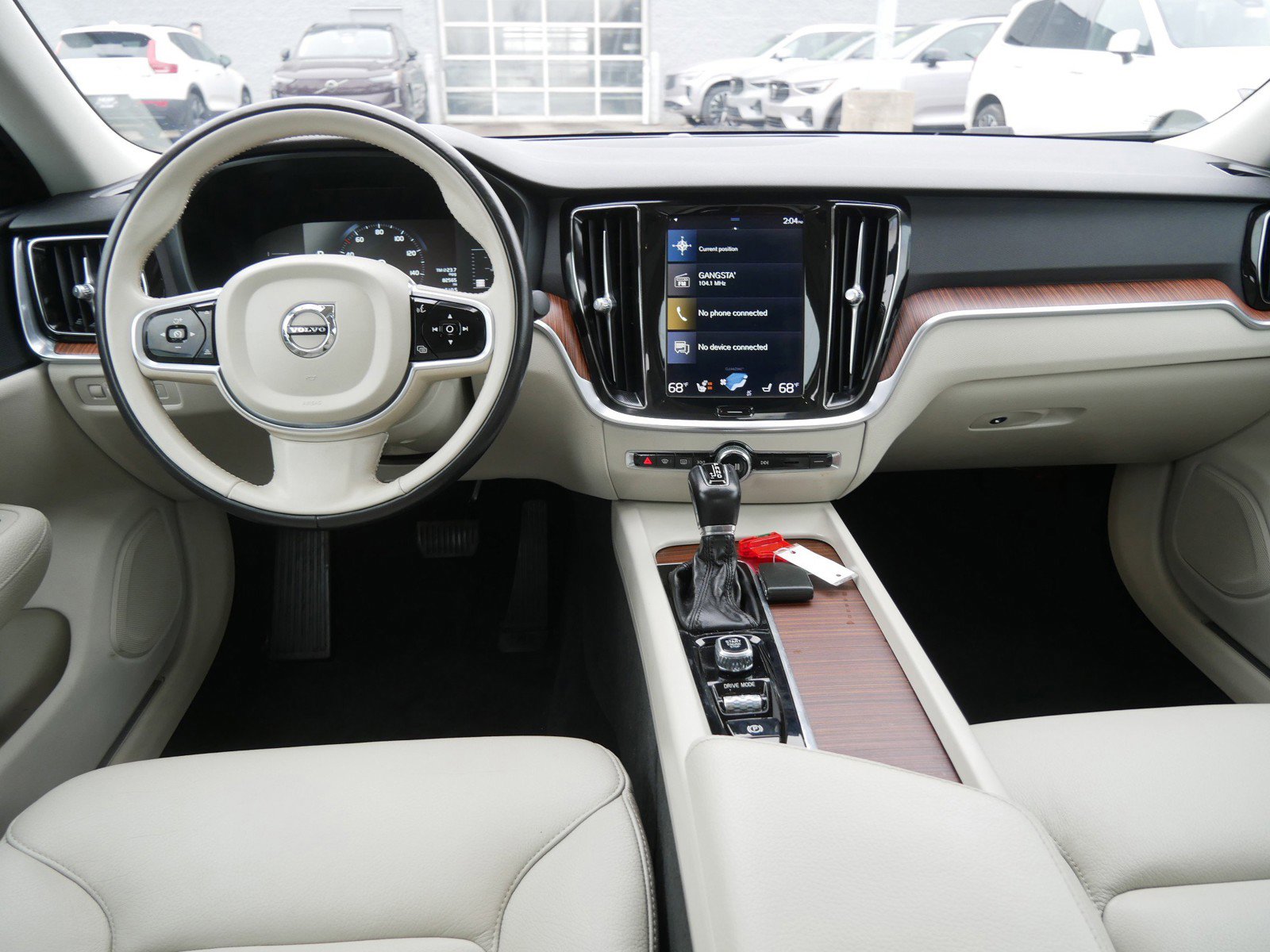 Used 2019 Volvo S60 T6 Momentum w/ Premium Package image 13