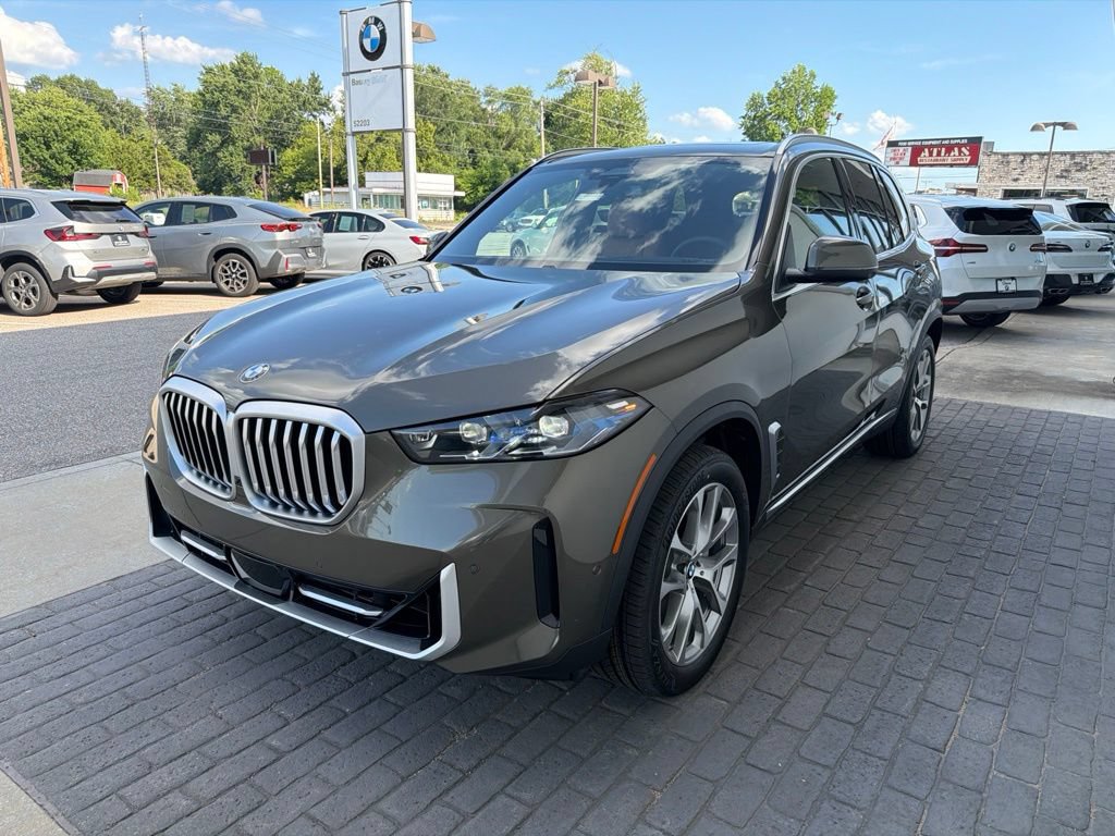 New 2026 BMW X5 xDrive40i w/ Premium Package AWD/4WD image 3