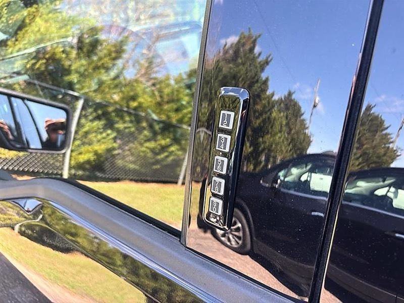 Used 2022 Ford F150 XLT w/ Equipment Group 302A High image 17