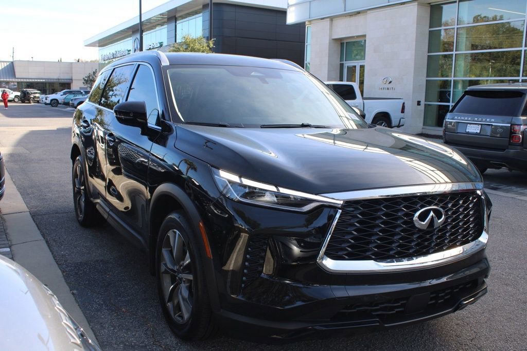 Certified 2025 INFINITI QX60 Luxe image 3