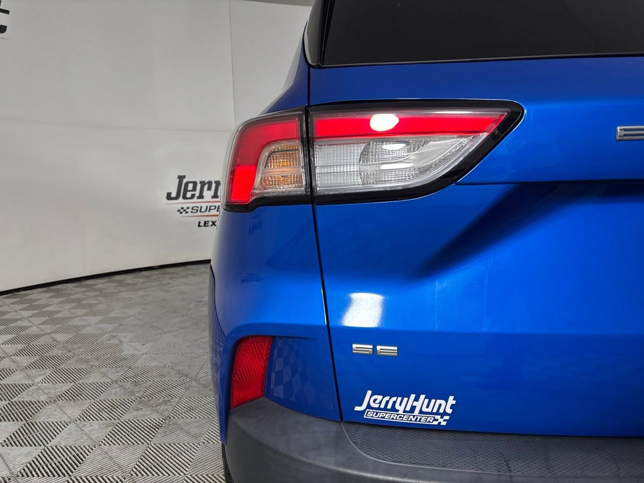 Used 2020 Ford Escape SE FWD image 33