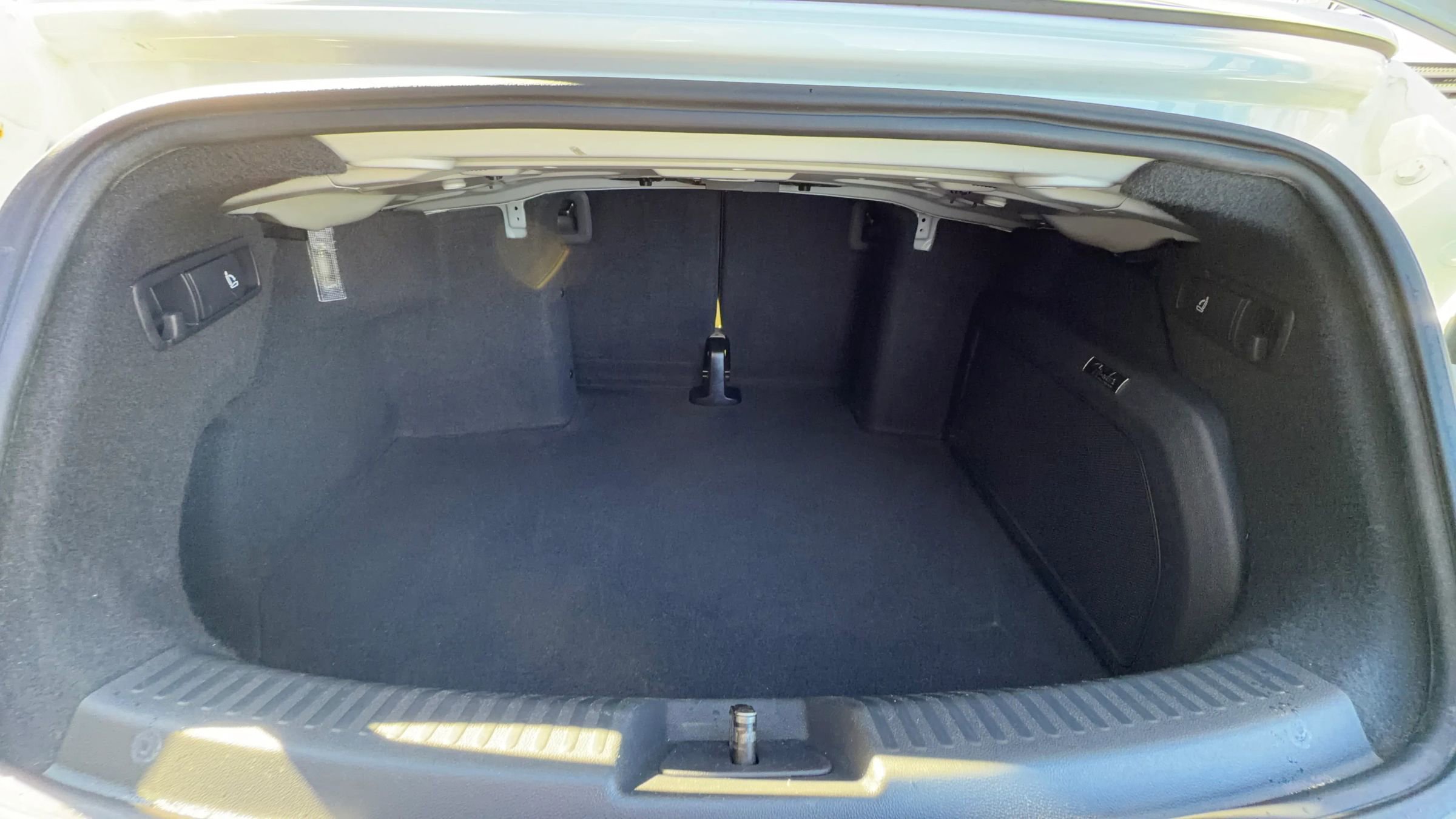 Used 2015 Volkswagen Beetle R-Line image 32