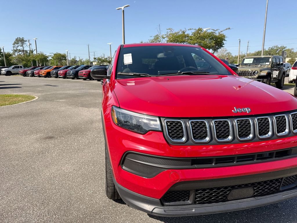 Used 2023 Jeep Compass Sport image 9