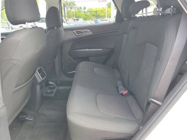 Used 2023 Kia Sportage LX AWD/4WD image 7