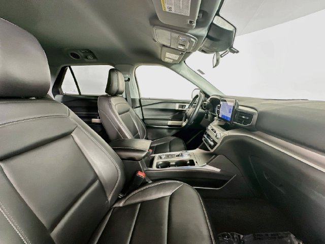 Used 2023 Ford Explorer XLT w/ Equipment Group 202A AWD/4WD image 26