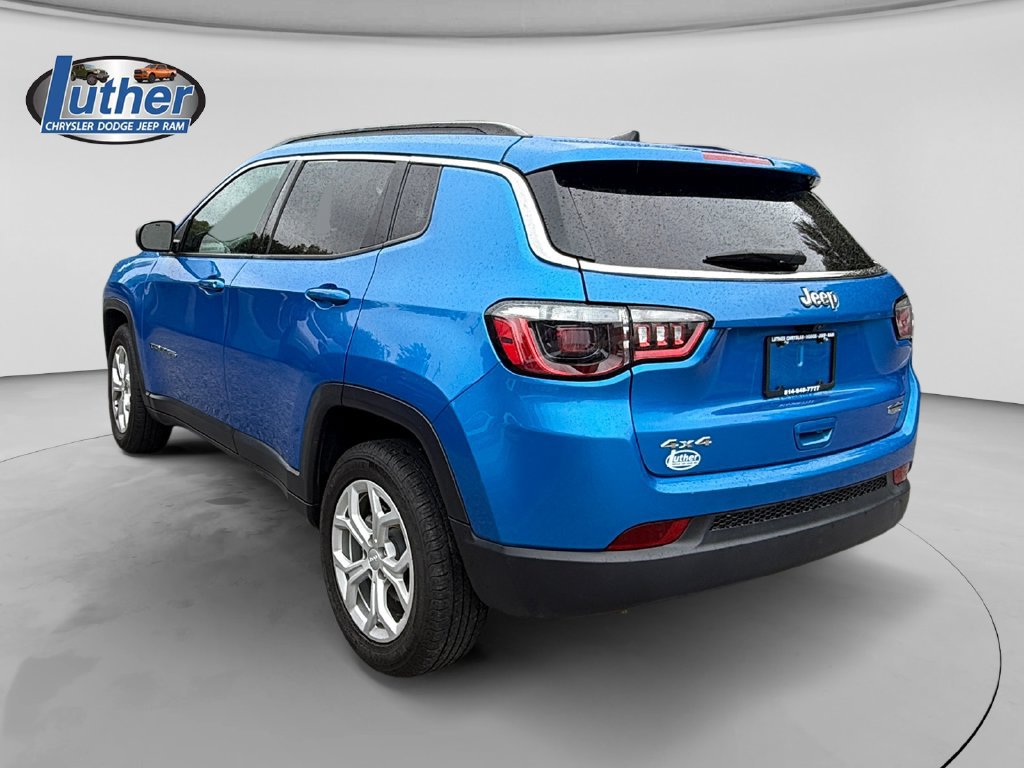 Used 2024 Jeep Compass Latitude AWD/4WD image 3