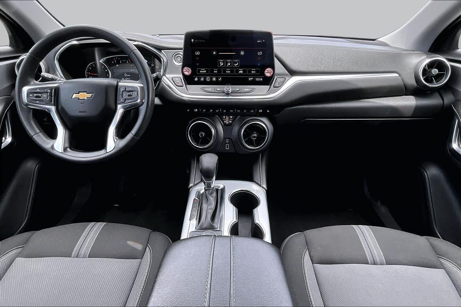 Used 2025 Chevrolet Blazer LT FWD image 14