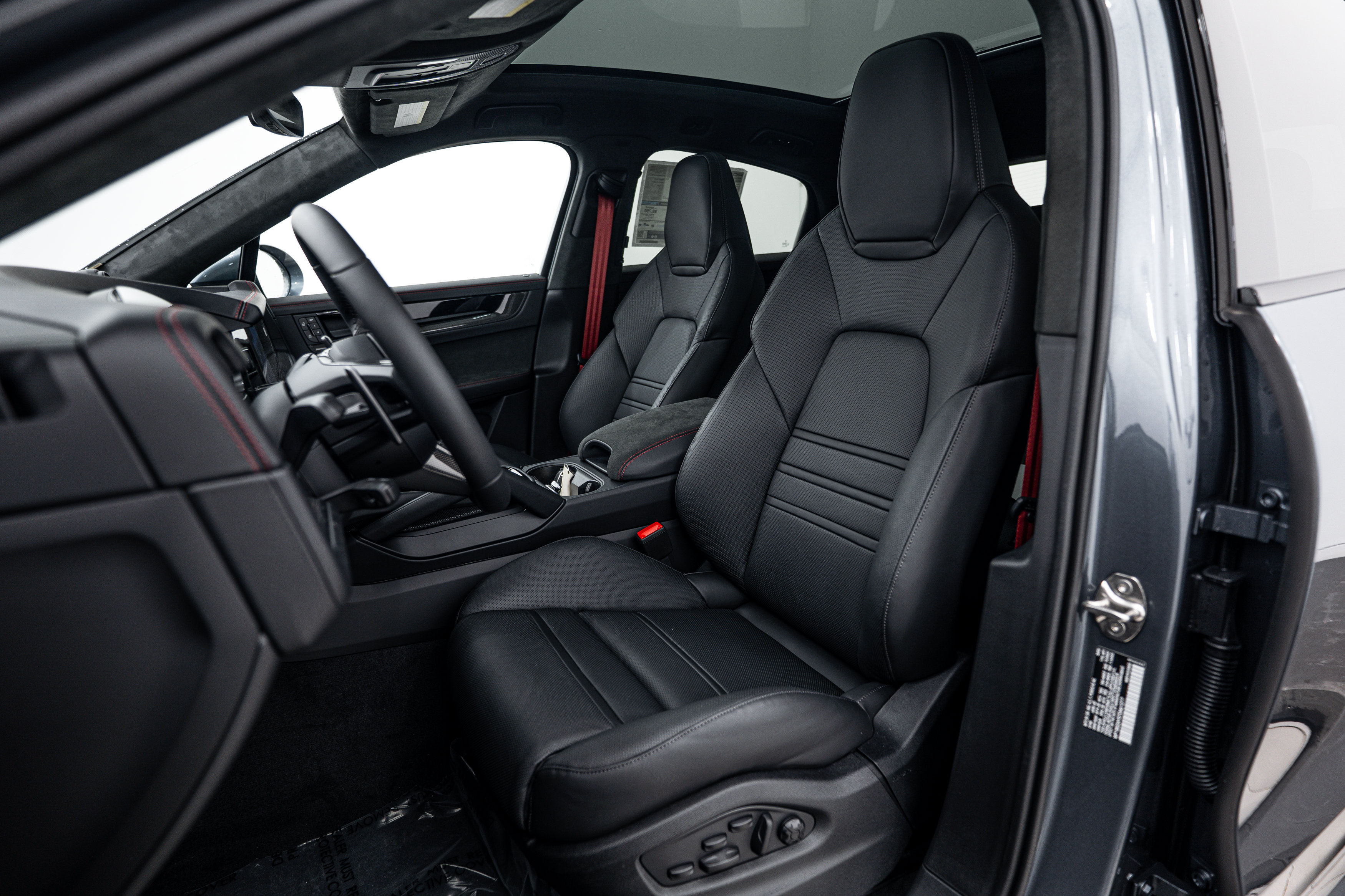 New 2026 Porsche Cayenne GTS AWD/4WD image 5