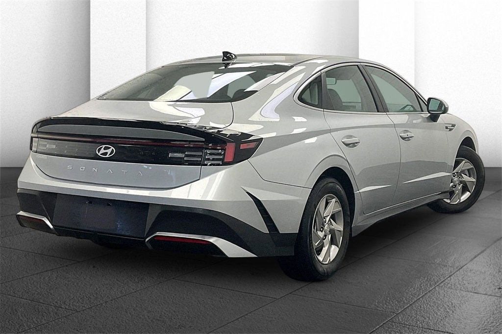 Certified 2025 Hyundai Sonata SE image 11