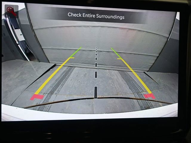 Used 2023 Jeep Grand Cherokee Limited w/ Black Appearance Package image 16